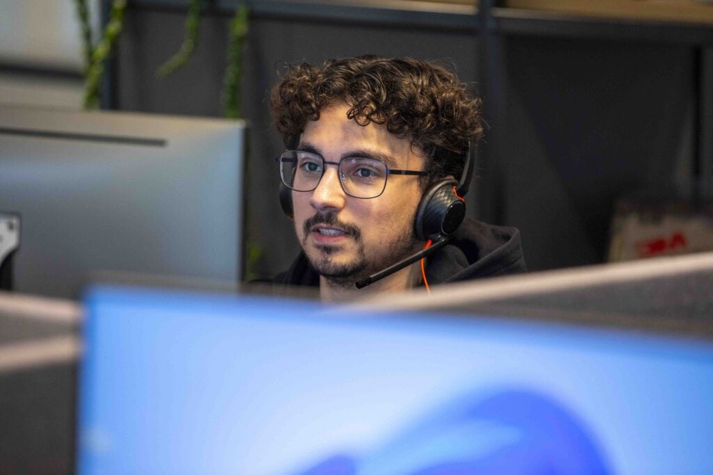 Collega in kantoor