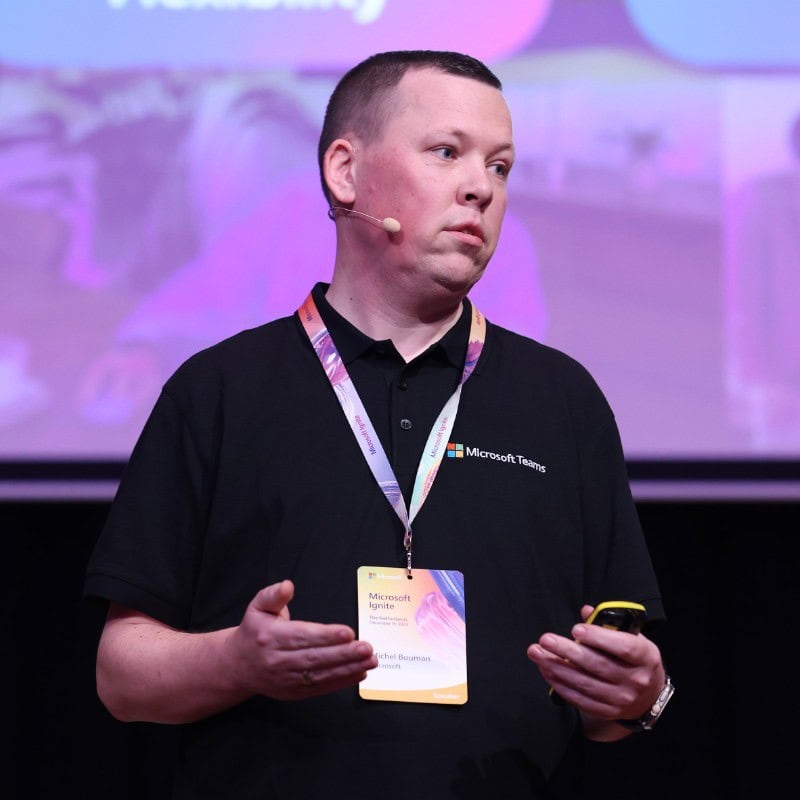 Een man genaamd Michel Bouman presenteerd over Microsoft Ignite.