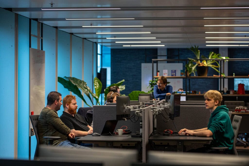 Mensen aan het werk op kantoor.