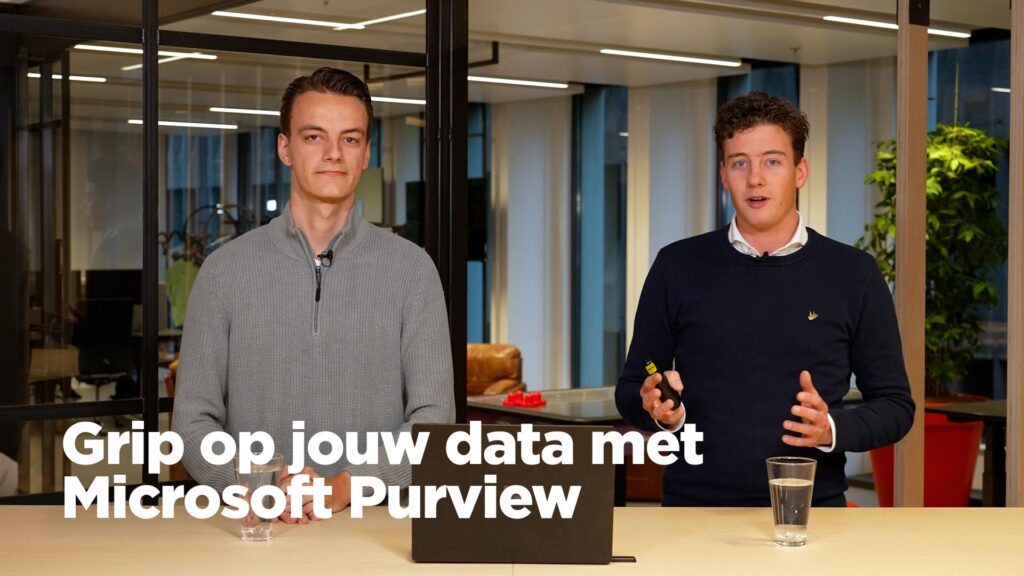 Afbeelding van twee collega's op kantoor met de tekst grip op jouw data met Mirosoft Purview.