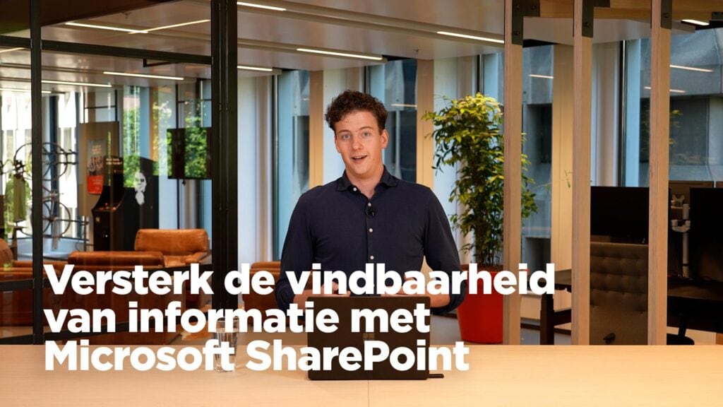Afbeelding van een collega op kantoor met de tekst: Versterk de vindbaarheid van informatie met Microsoft SharePoint